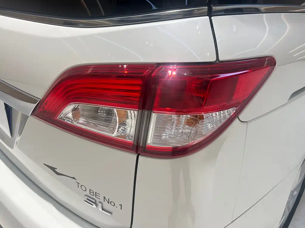 Nissan Quest 2016 — фото 14