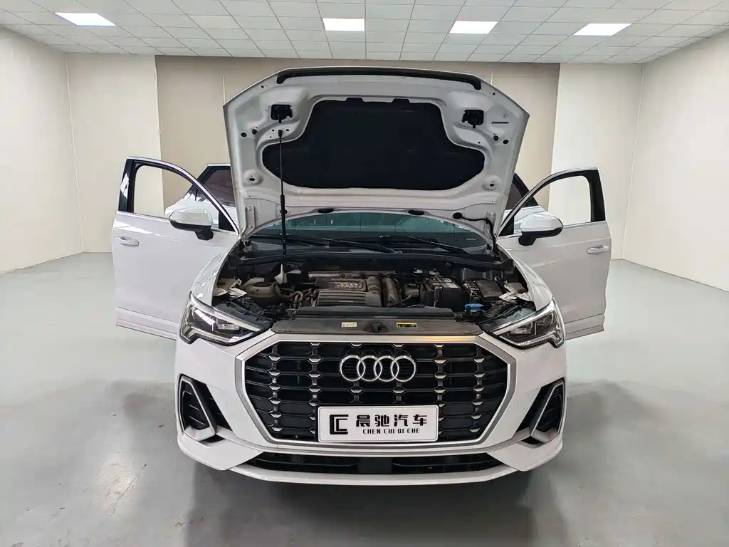 Audi Q3 2021 — фото 13