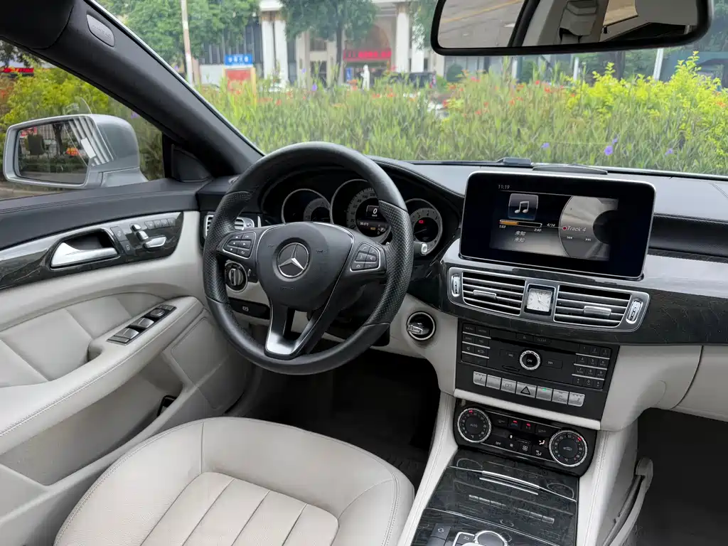 Mercedes-Benz CLS 2015 — фото 16