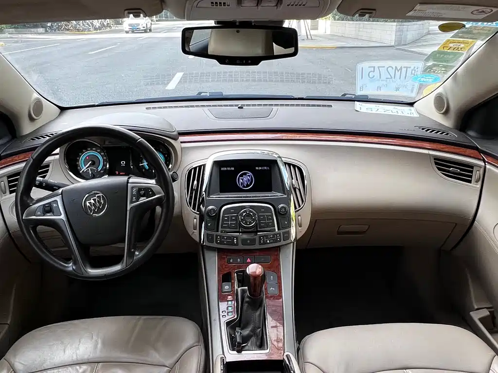 Buick LaCrosse 2011 — фото 10