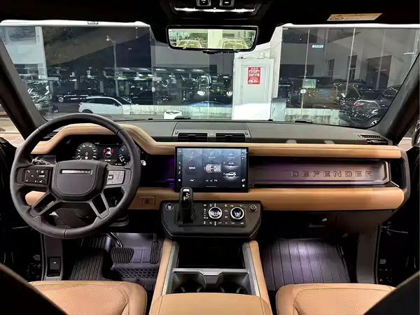 Land Rover Defender 2025