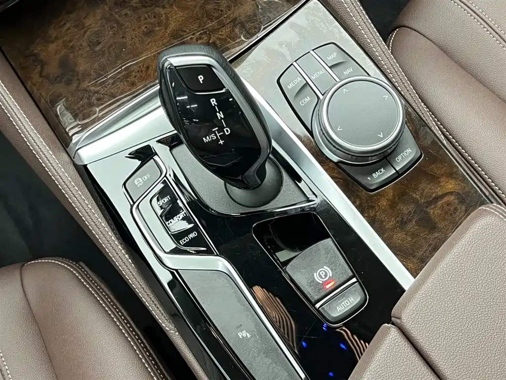 BMW 5 Series 2020 — фото 22