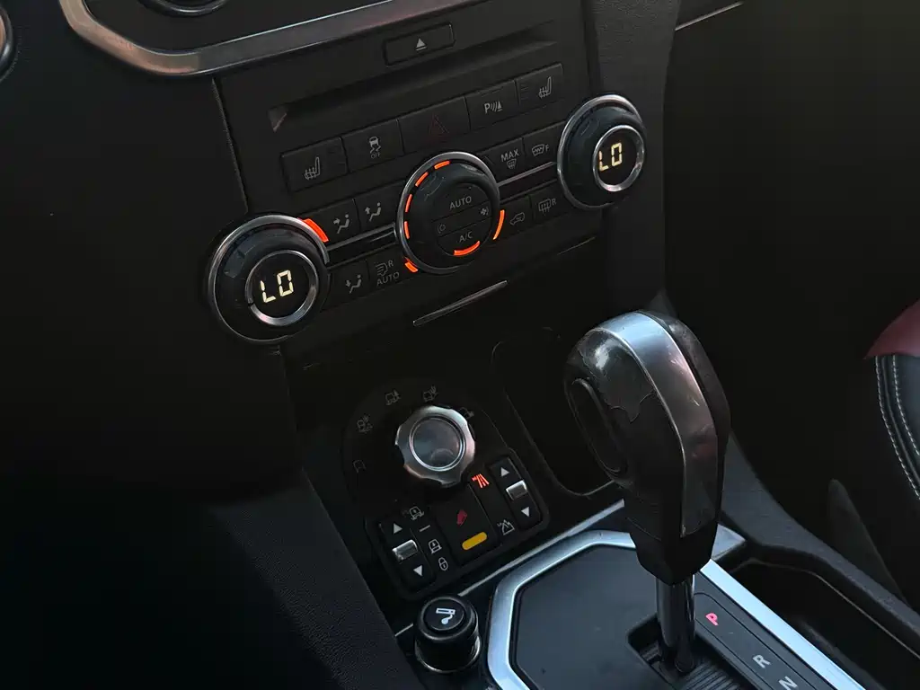 Land Rover Discovery 2011 — фото 15