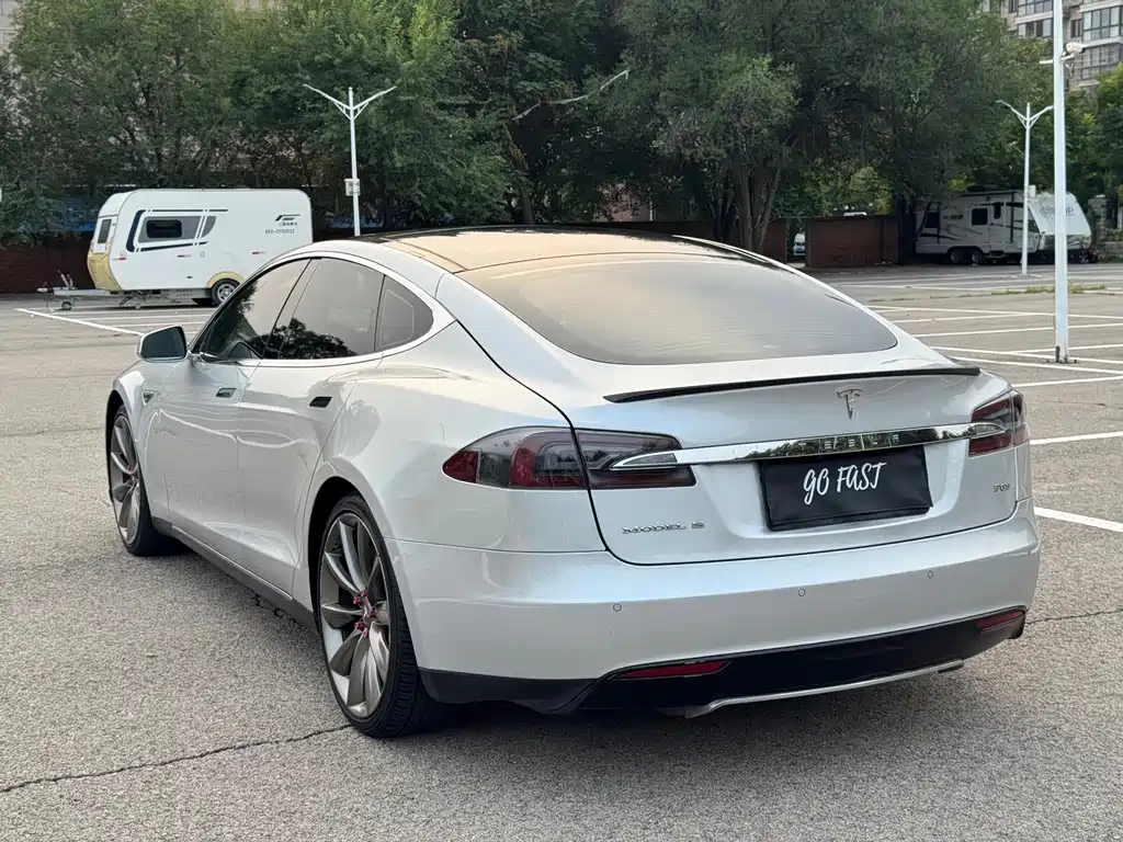 Tesla Model S 2015 — фото 6