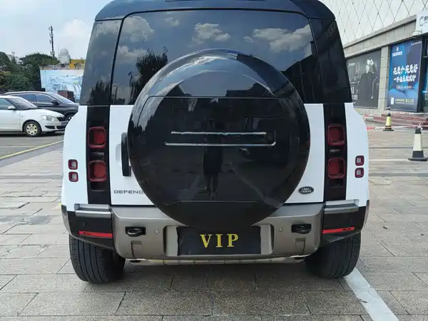 Land Rover Defender 2025