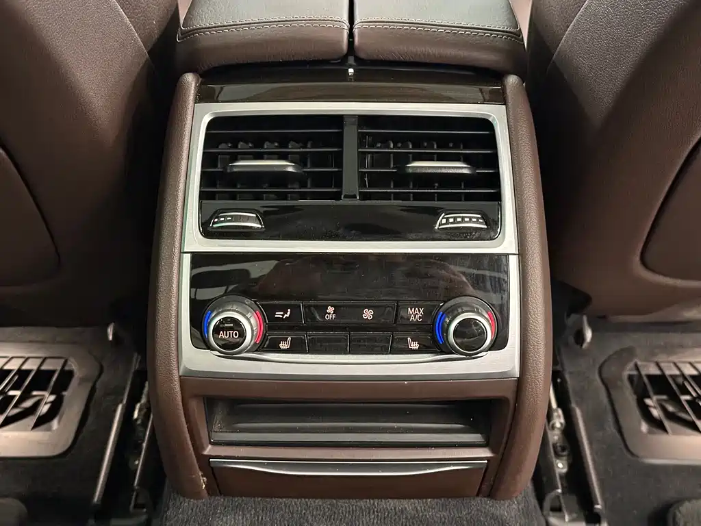 BMW 7 Series 2018 — фото 22