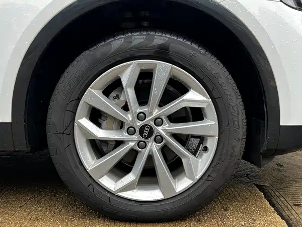 Audi Q5L 2024
