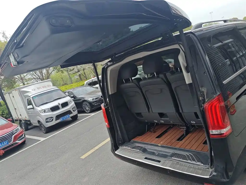 Mercedes-Benz V-Class 2020 — фото 12