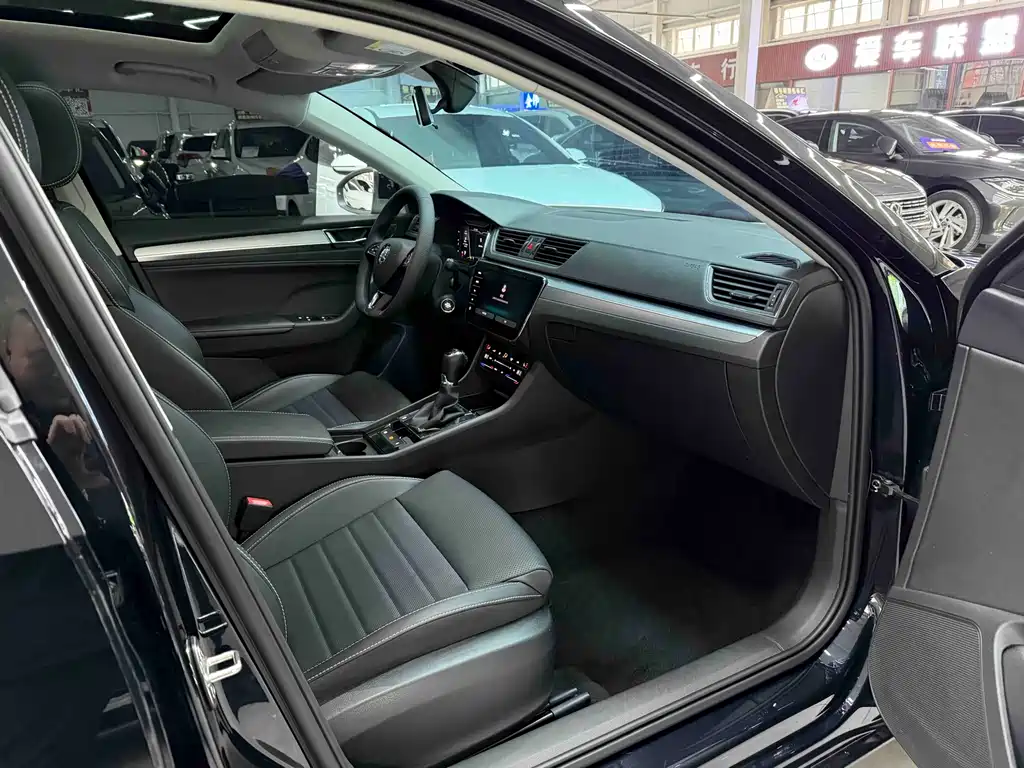 Skoda Superb 2022 — фото 17