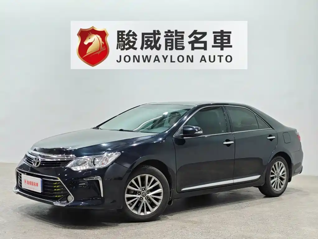 Toyota Camry 2017 — фото 1