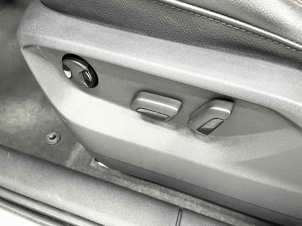 Audi Q2L 2023 — фото 12
