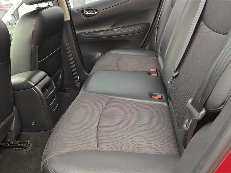 Nissan Tiida 2015 — фото 11
