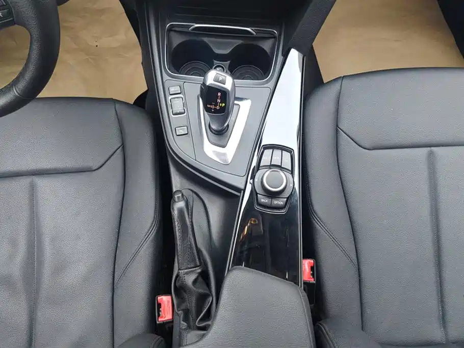 BMW 3 Series 2016 — фото 16