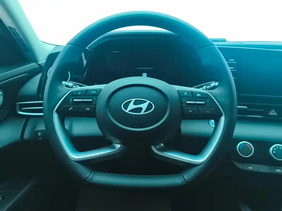 Hyundai Elantra 2024 — фото 15
