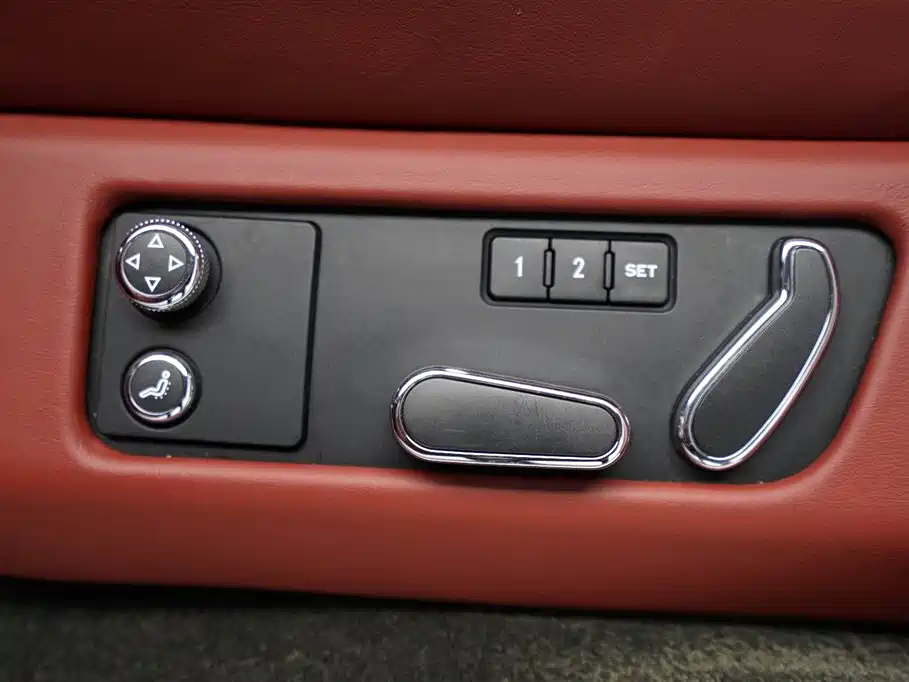 Bentley Flying Spur 2017 — фото 17