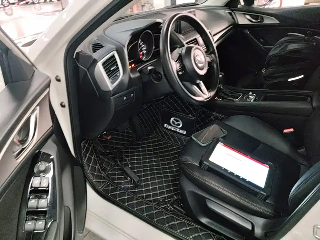 Mazda 3 Axela 2018 — фото 15