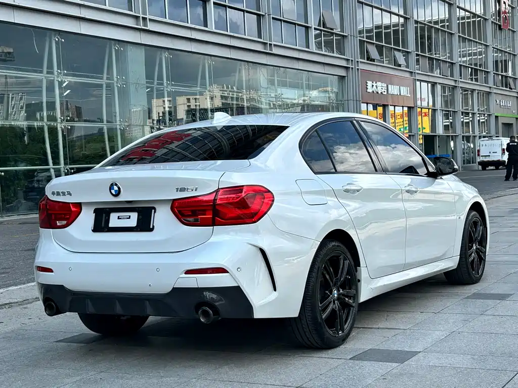 BMW 1 Series 2021