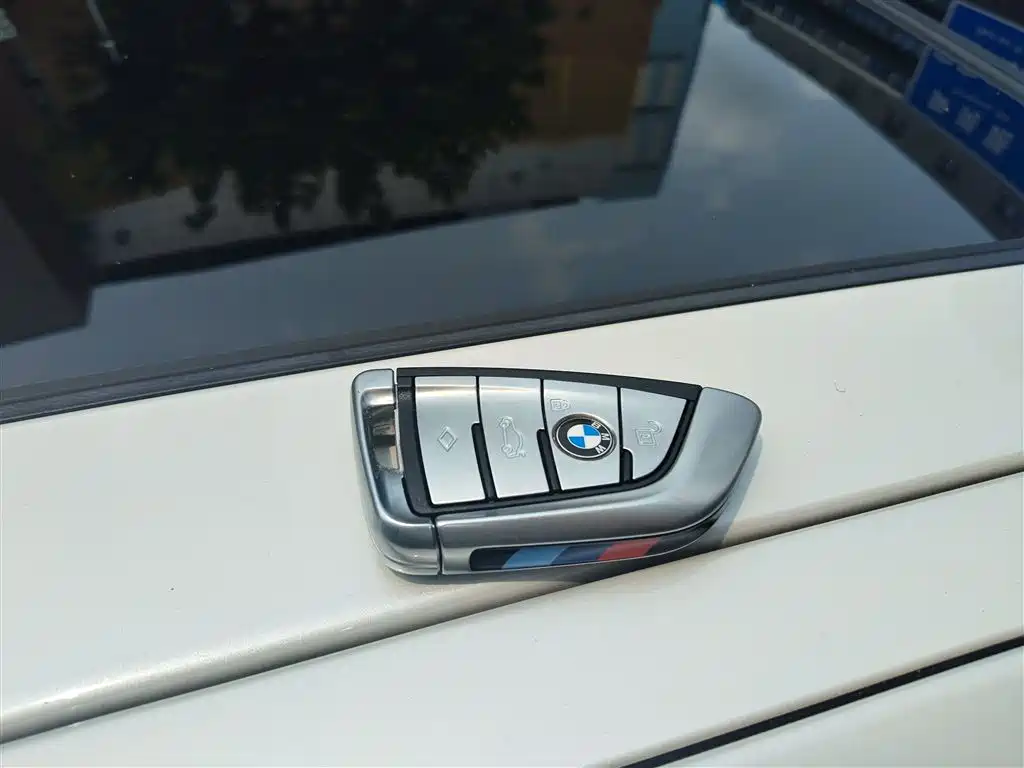 BMW 5 Series 2020 — фото 9