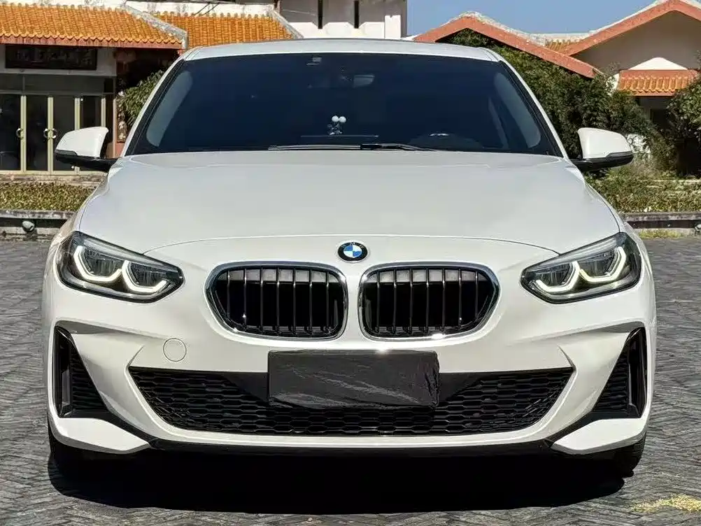 BMW 1 Series 2021 — фото 1