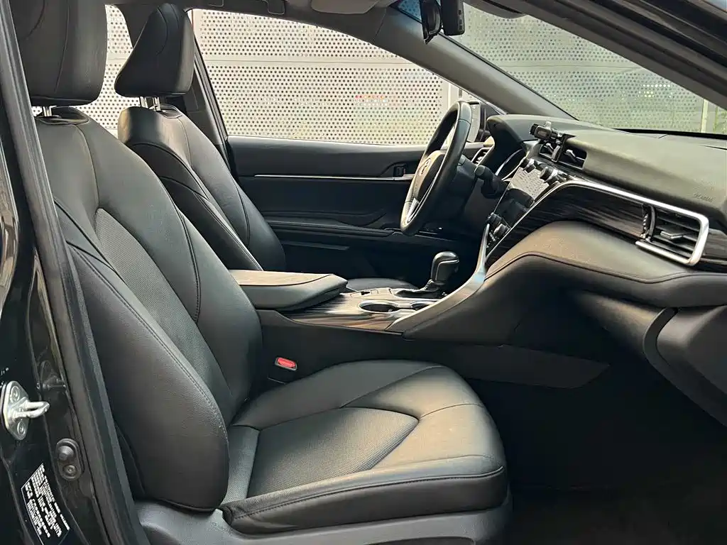 Toyota Camry 2020 — фото 9