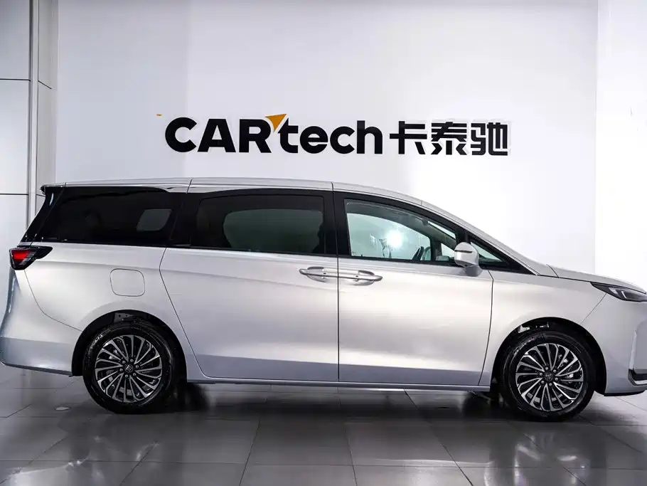 Buick GL8 New Energy 2025 — фото 3