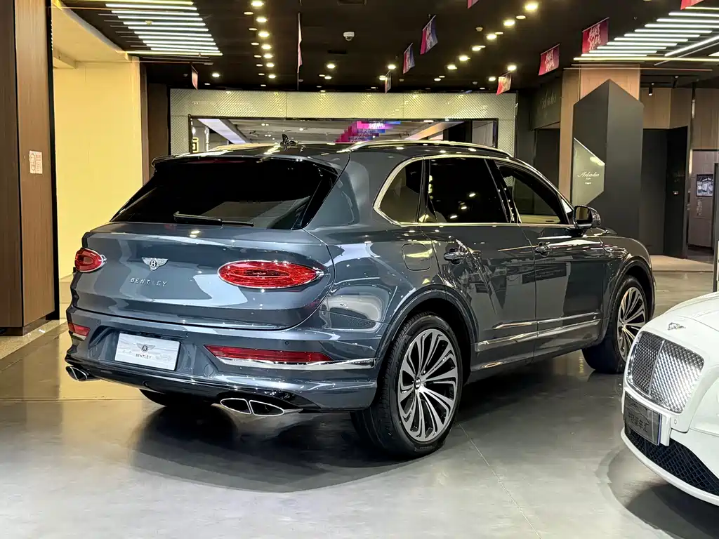 Bentley Bentayga 2021 — фото 7