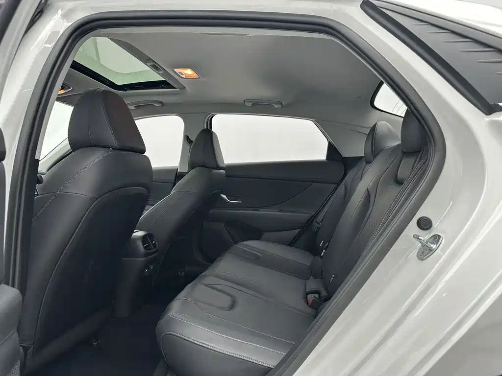 Hyundai Elantra 2023