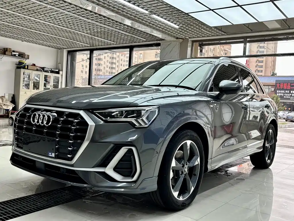 Audi Q3 2022 — фото 1