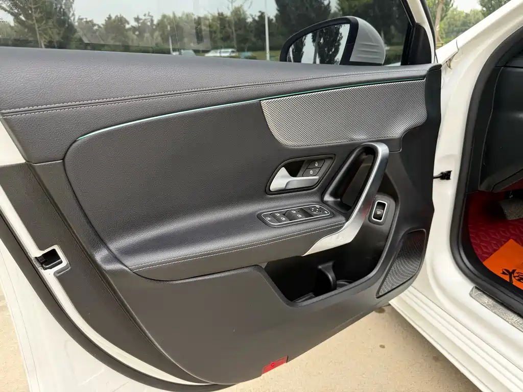Mercedes-Benz A-Class 2022 — фото 9