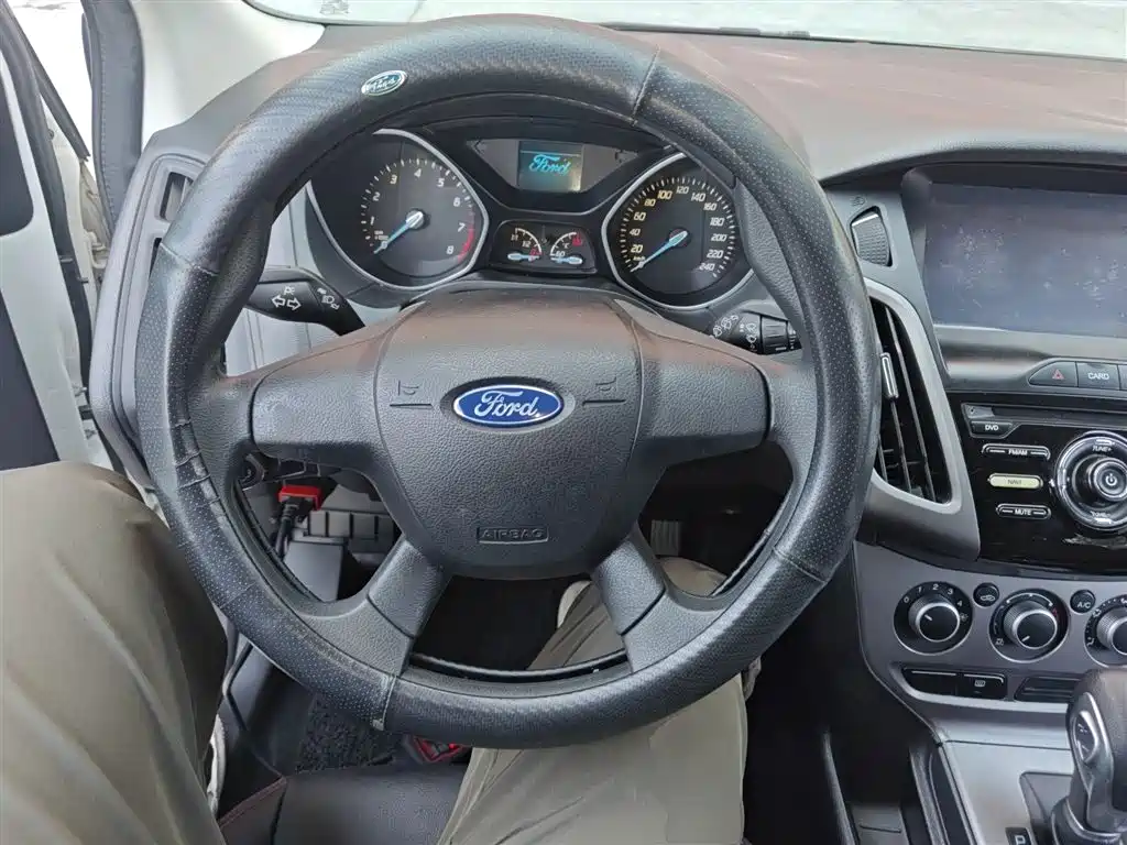 Ford Focus 2015 — фото 7
