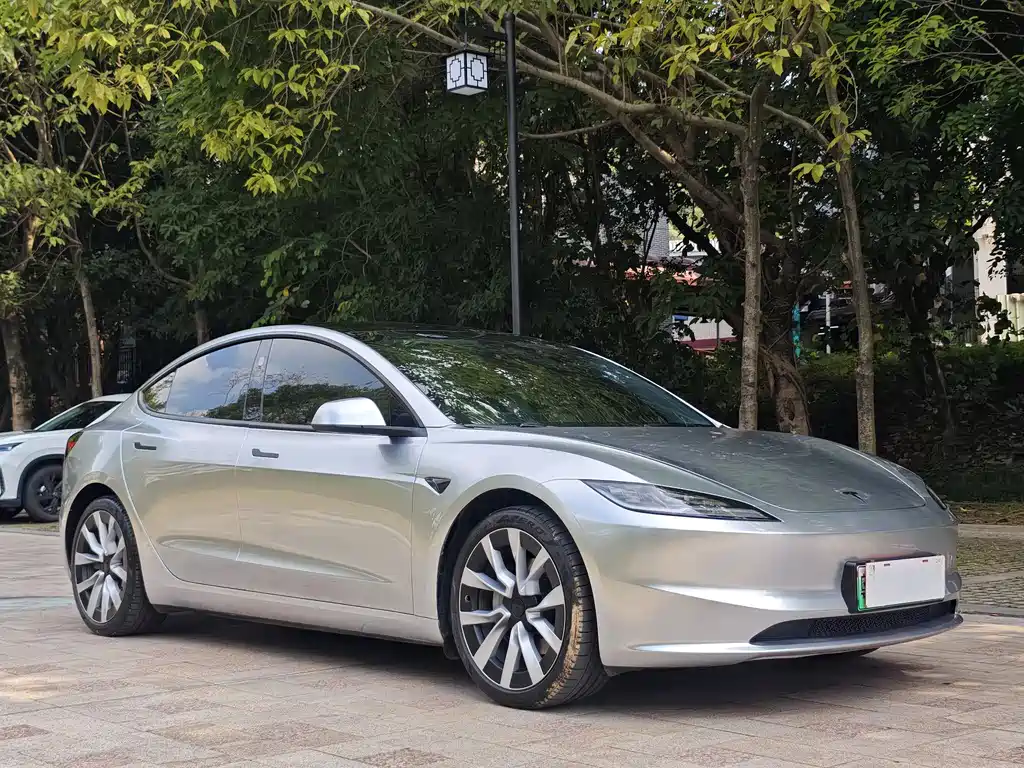 Tesla Model 3 2025 — фото 3