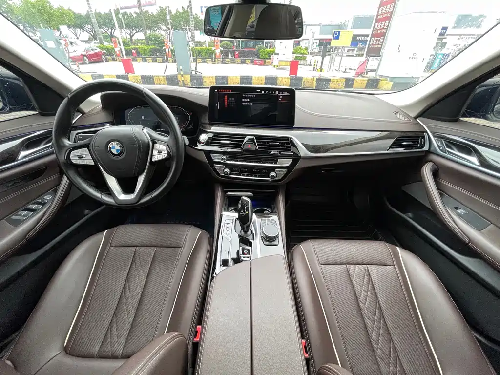 BMW 5 Series 2022 — фото 14