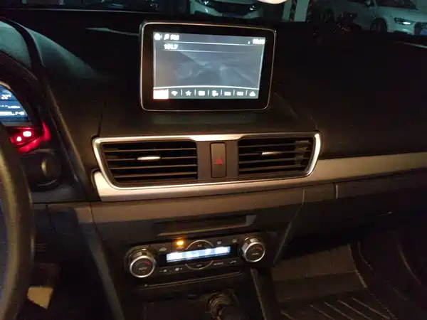 Mazda 3 Axela 2014