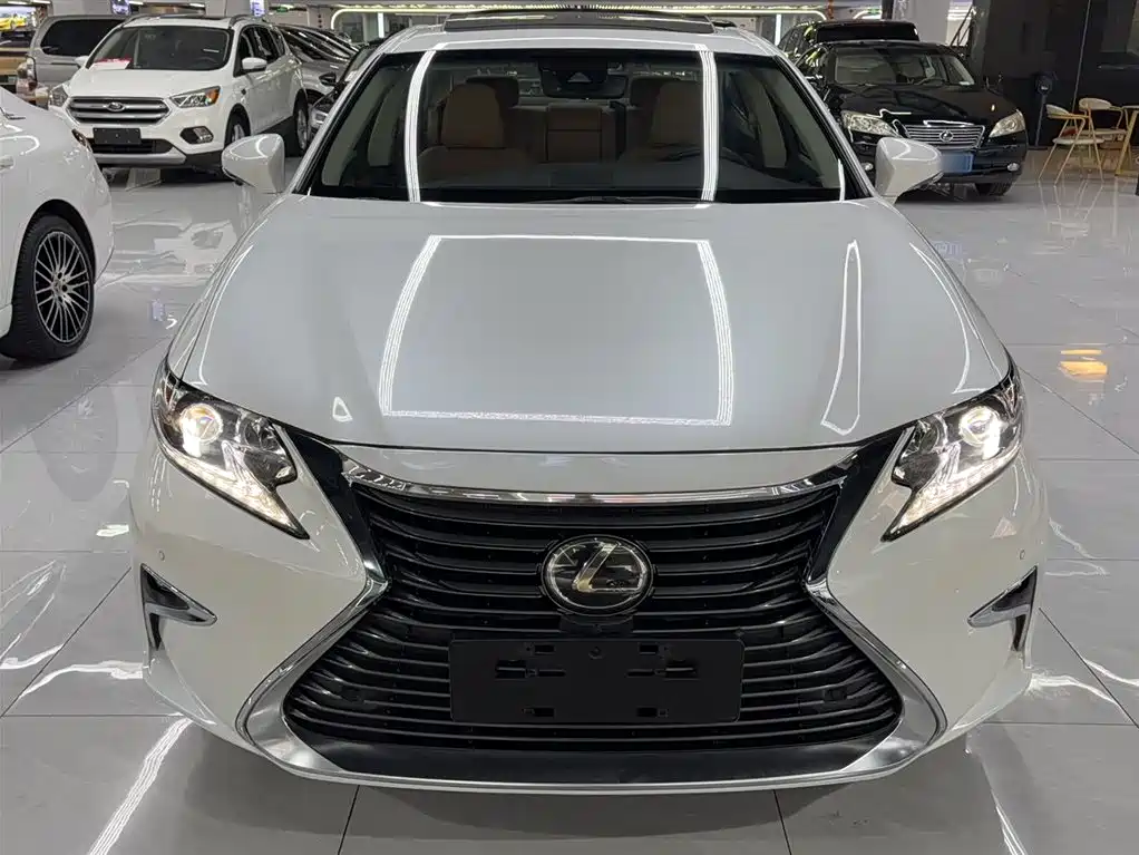 Lexus ES 2017 — фото 3