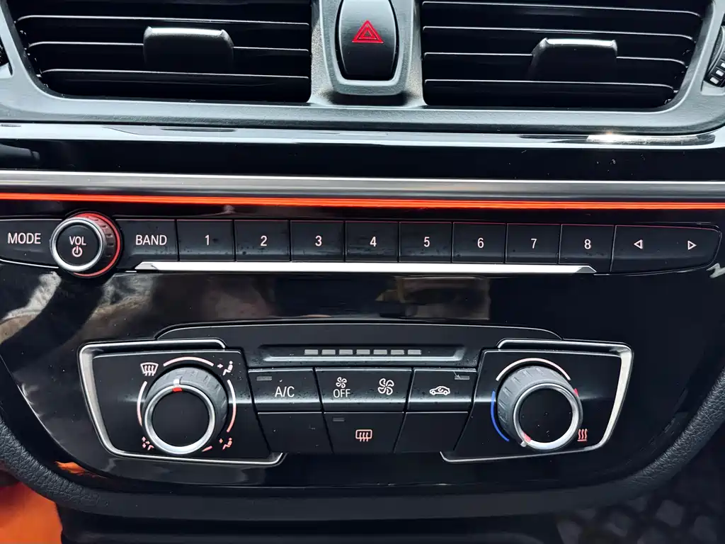 BMW 1 Series 2019 — фото 15