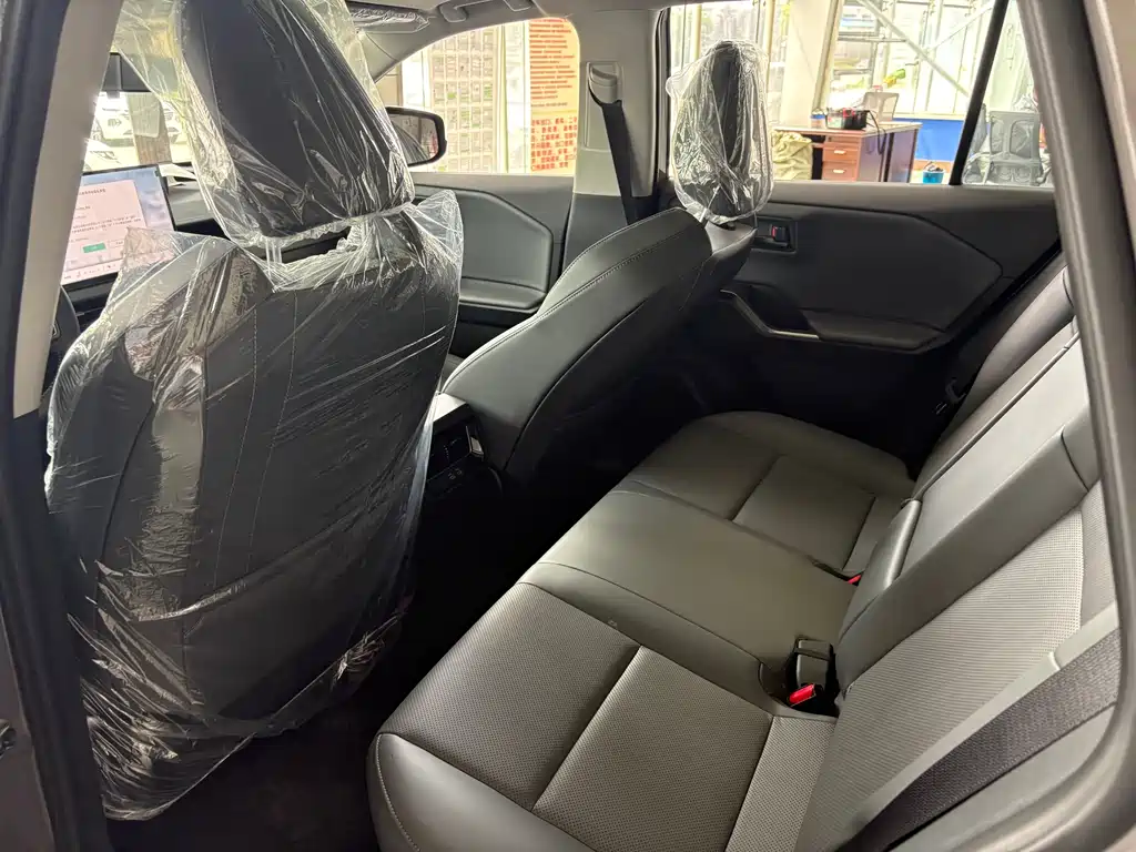 Toyota RAV4 — фото 16
