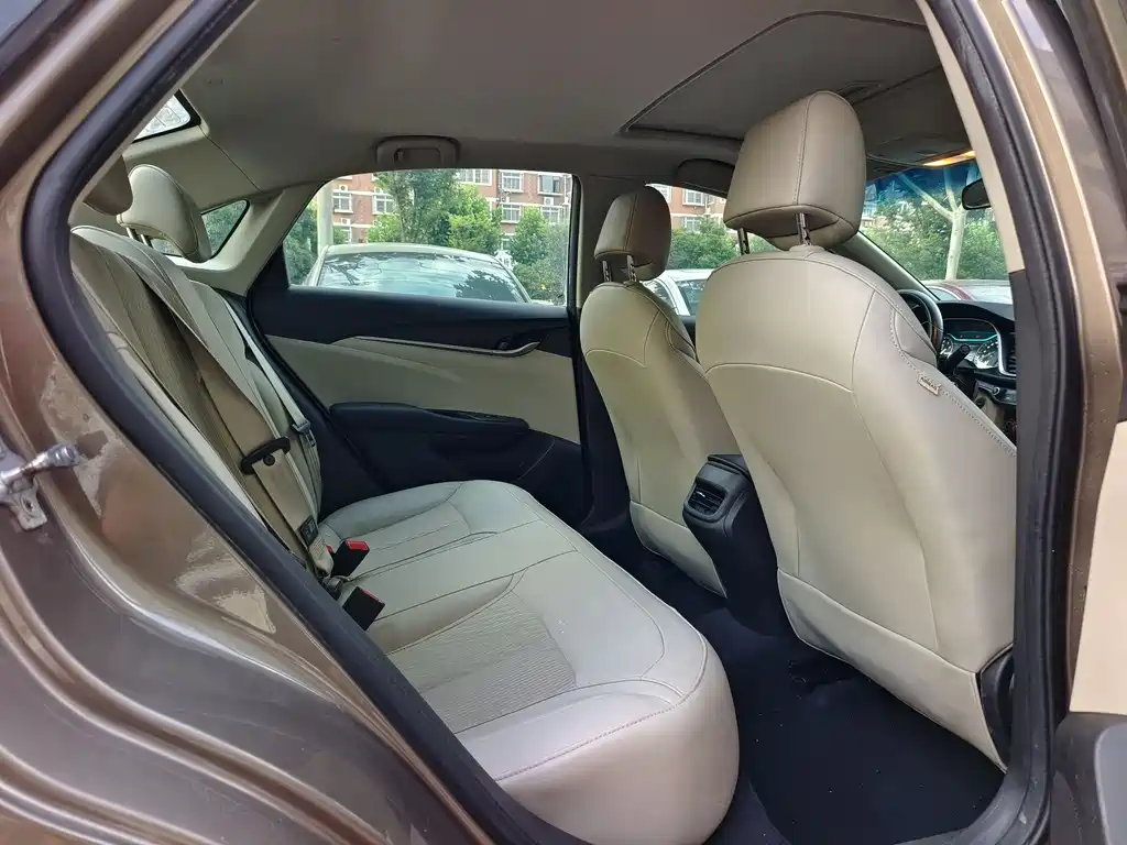 Buick Excelle 2016 — фото 12