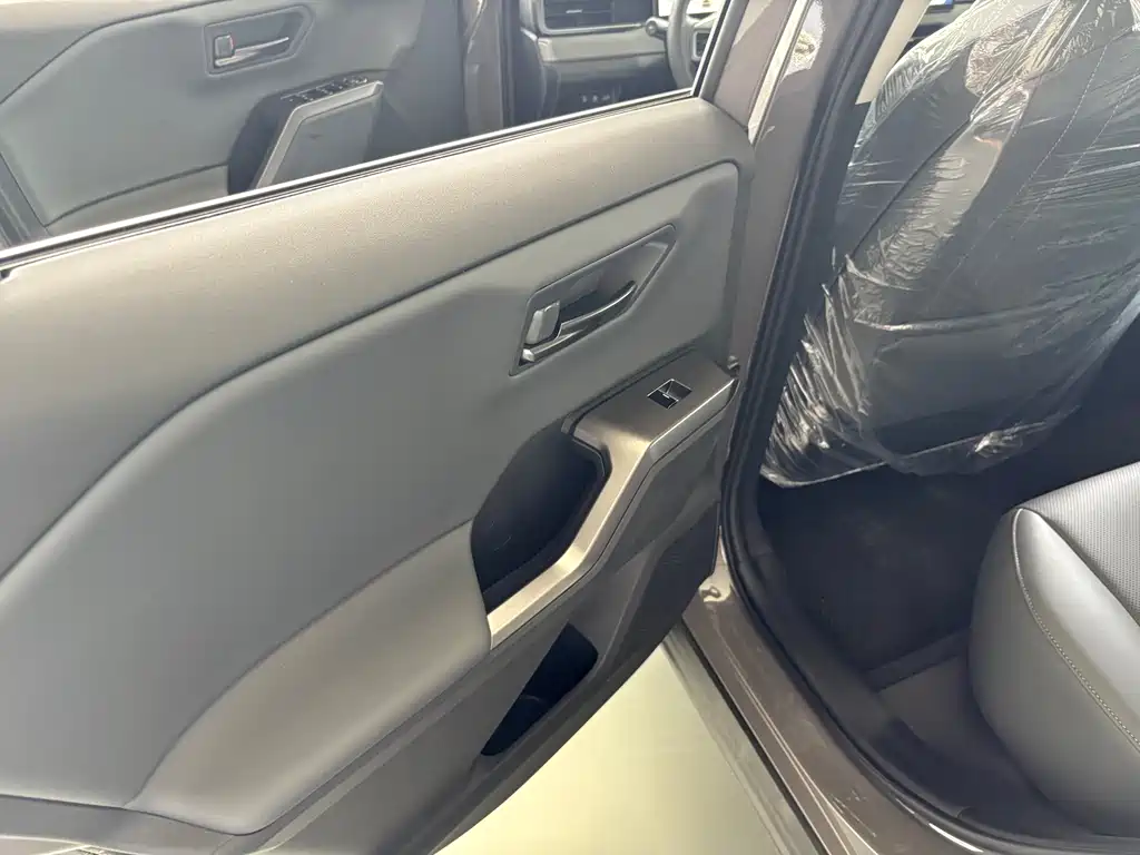 Toyota RAV4 — фото 15