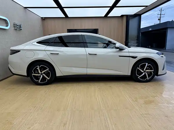 BYD Seal 07 DM-i 2025