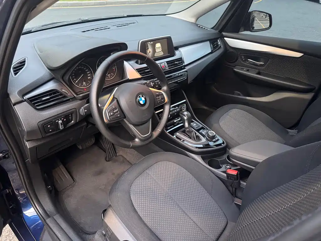BMW 2 Series Station Wagon 2017 — фото 11