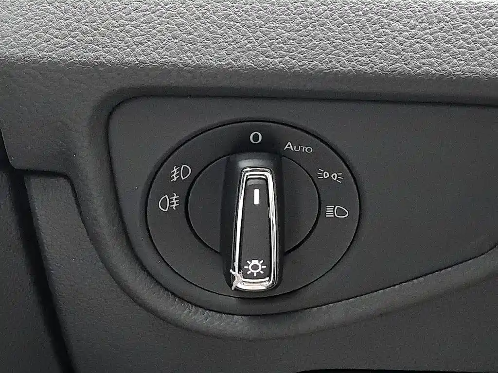 Volkswagen Touran 2018 — фото 21