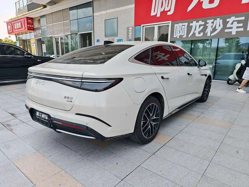 BYD Seal 07 DM-i 2025 — фото 8