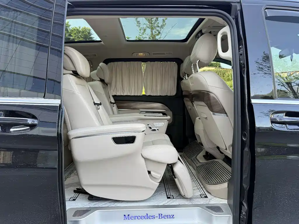 Mercedes-Benz V-Class 2023 — фото 7