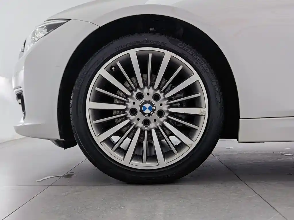 BMW 3 Series 2019 — фото 17