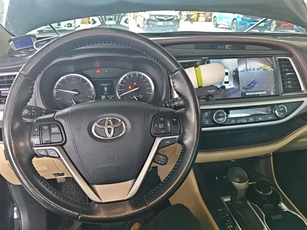 Toyota Highlander 2015 — фото 10