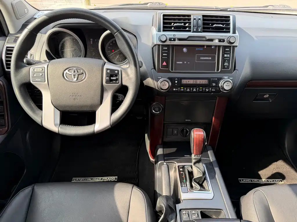 Toyota Prado 2015 — фото 8
