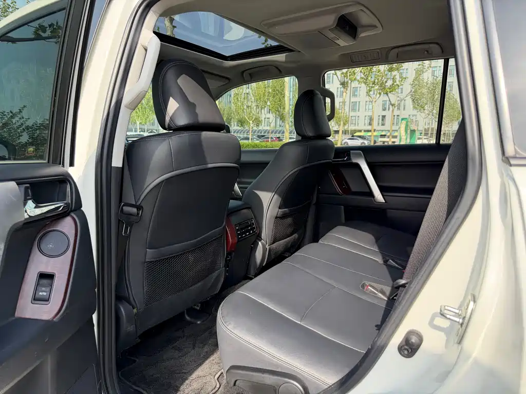 Toyota Prado 2015 — фото 13