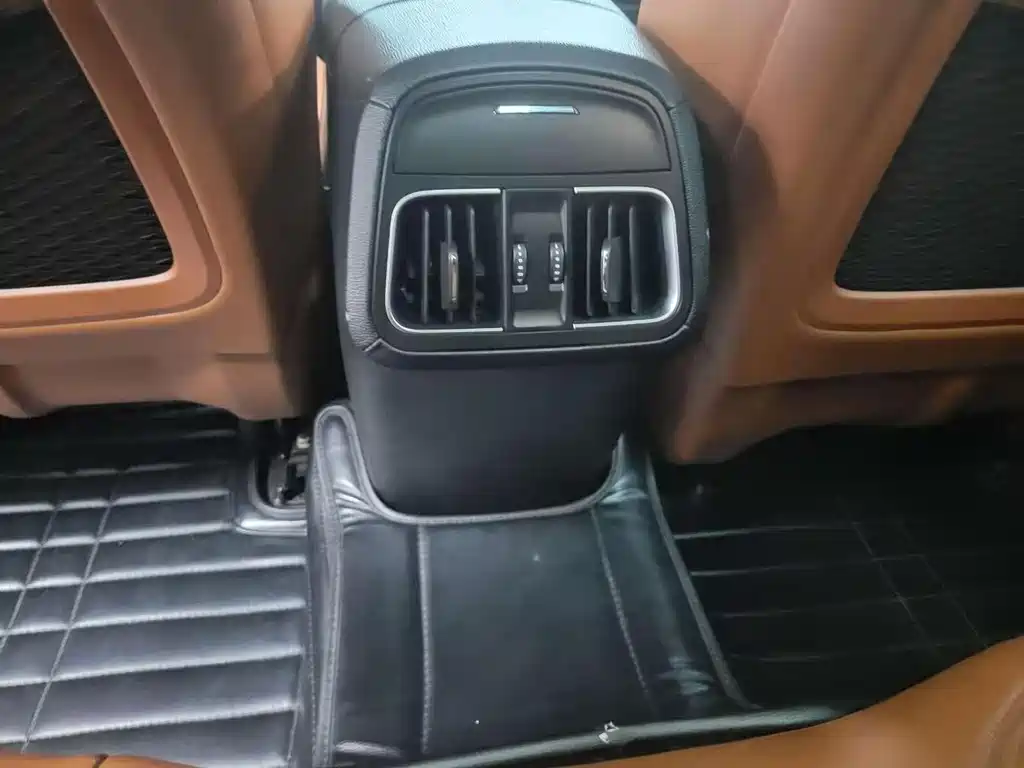 Maserati Levante 2016 — фото 12