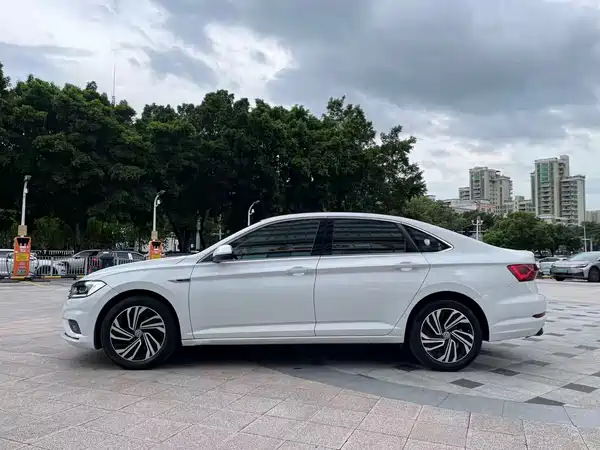 Volkswagen Sagitar 2020