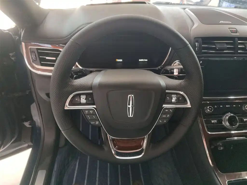 Lincoln Continental 2019 — фото 11